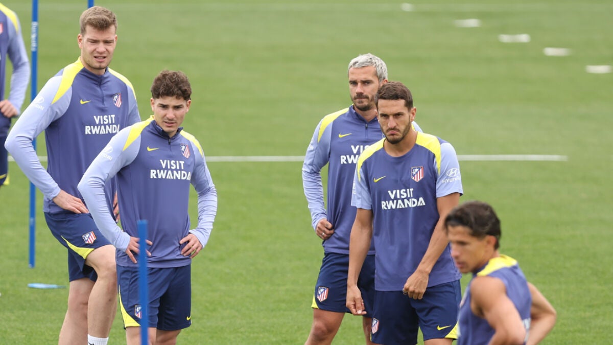 Julián, Giuliano, Sorloth y Giménez, en la lista para medirse al Arsenal