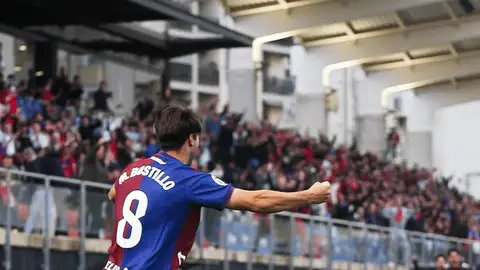 Marcos Bustillo celebra uno de sus dos goles en el Eldense-Marbella. Marcos Bustillo celebra uno de sus dos goles en el Eldense-Marbella.