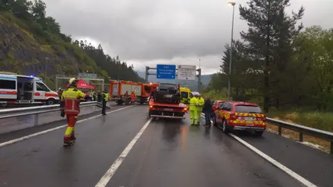 Un accidente múltiple provoca 20 heridos e implica a 18 vehículos en la A-67 tras una granizada Un accidente múltiple provoca 20 heridos e implica a 18 vehículos en la A-67 tras una granizada