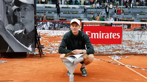 Sinner arrolla a Zverev y conquista Madrid Sinner arrolla a Zverev y conquista Madrid