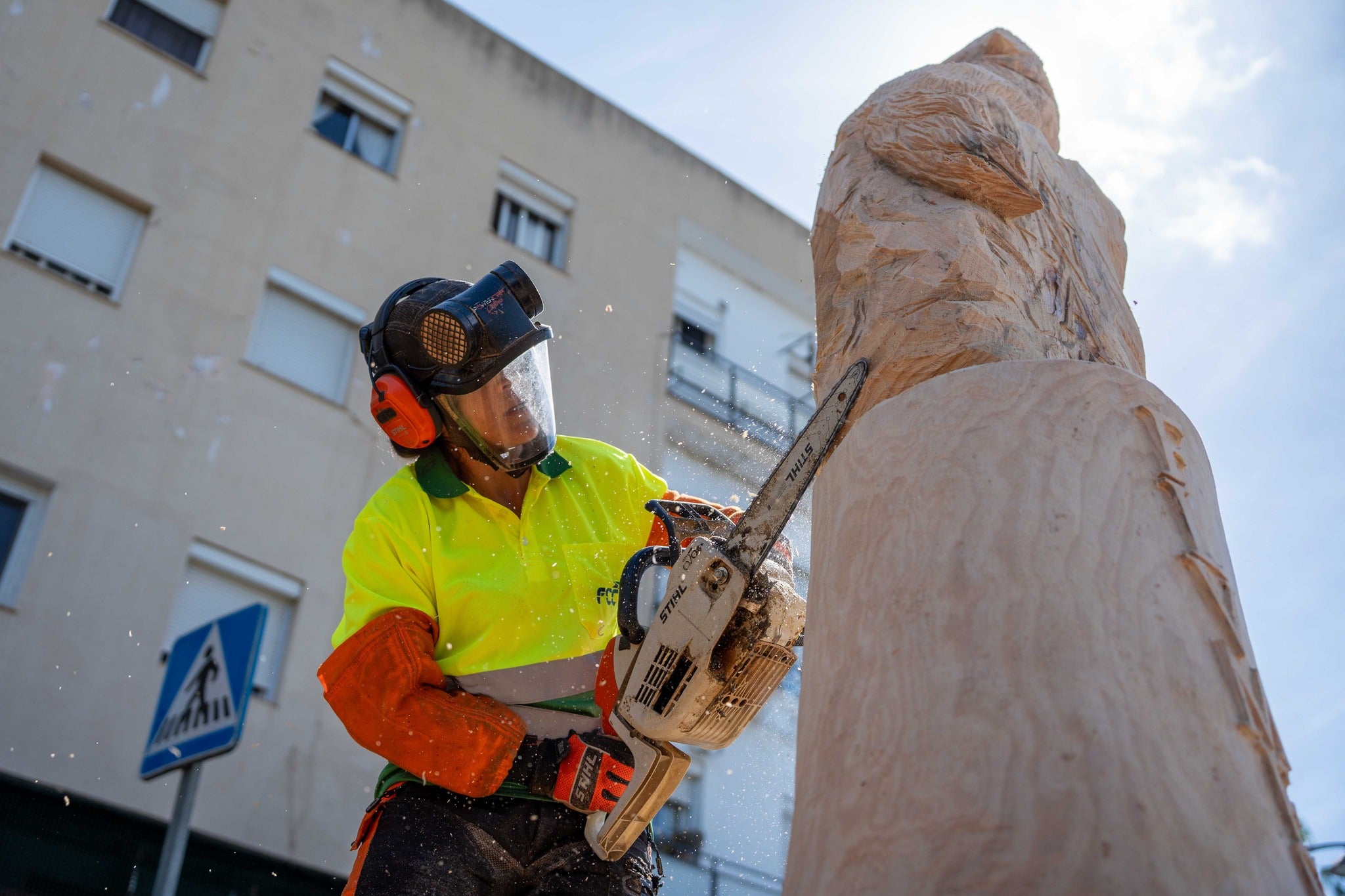 Mérida transforma árboles caídos por las borrascas en esculturas con memoria histórica Mérida transforma árboles caídos por las borrascas en esculturas con memoria histórica