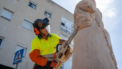 Mérida transforma árboles caídos por las borrascas en esculturas con memoria histórica Mérida transforma árboles caídos por las borrascas en esculturas con memoria histórica