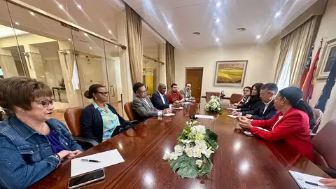 Un momento de la reunión en la Subdelegación del Gobierno en Alicante Un momento de la reunión en la Subdelegación del Gobierno en Alicante