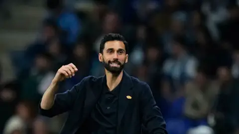 Arbeloa: "No hemos creado el Real Madrid con jugadores que salen al campo vestidos de esmoquin" Arbeloa: "No hemos creado el Real Madrid con jugadores que salen al campo vestidos de esmoquin"