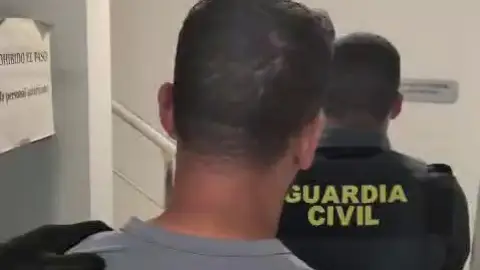 Dos detenidos en Carlet por robarle el móvil a su intérprete Dos detenidos en Carlet por robarle el móvil a su intérprete