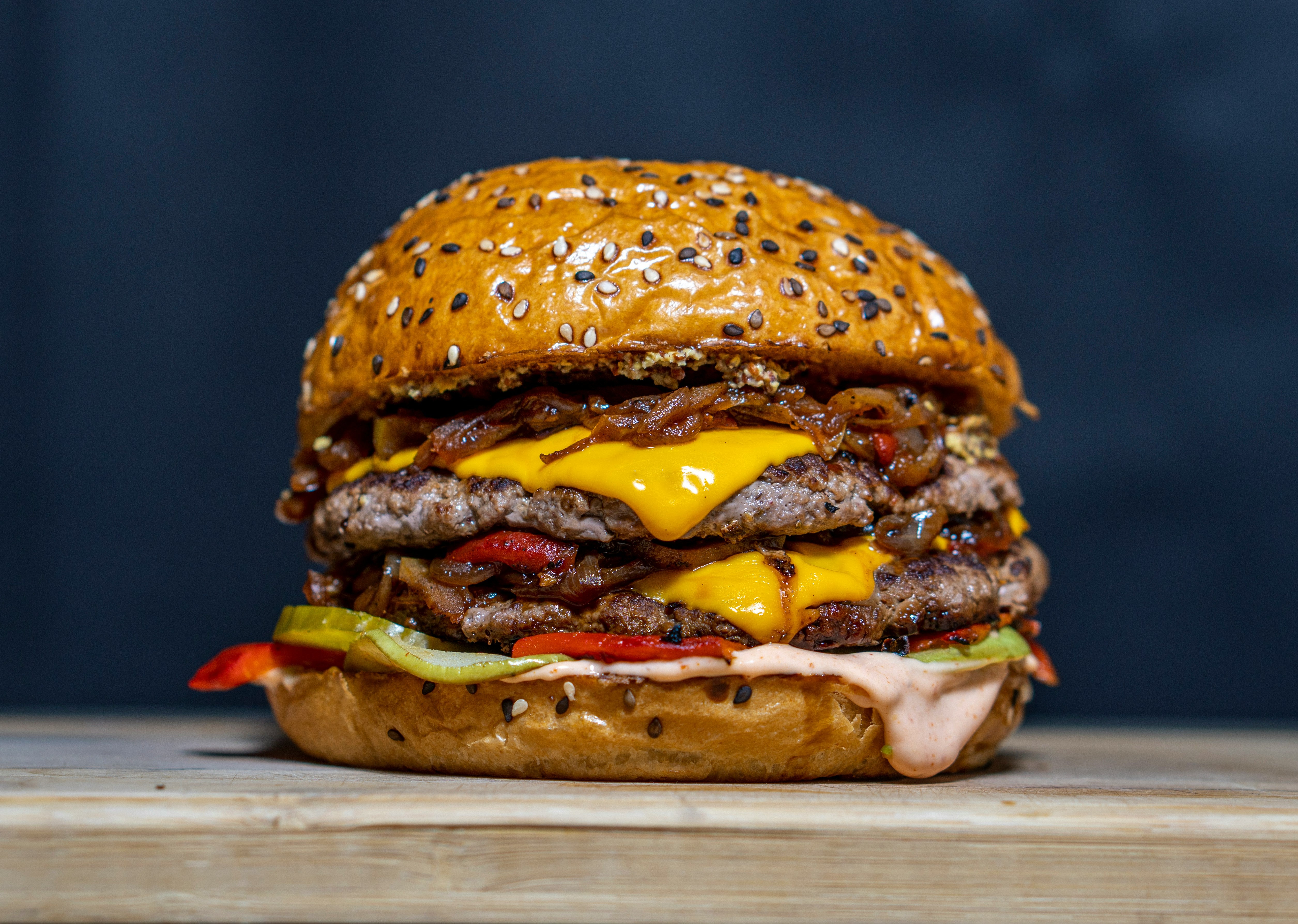 Imagen de archivo de una hamburguesa. Imagen de archivo de una hamburguesa.