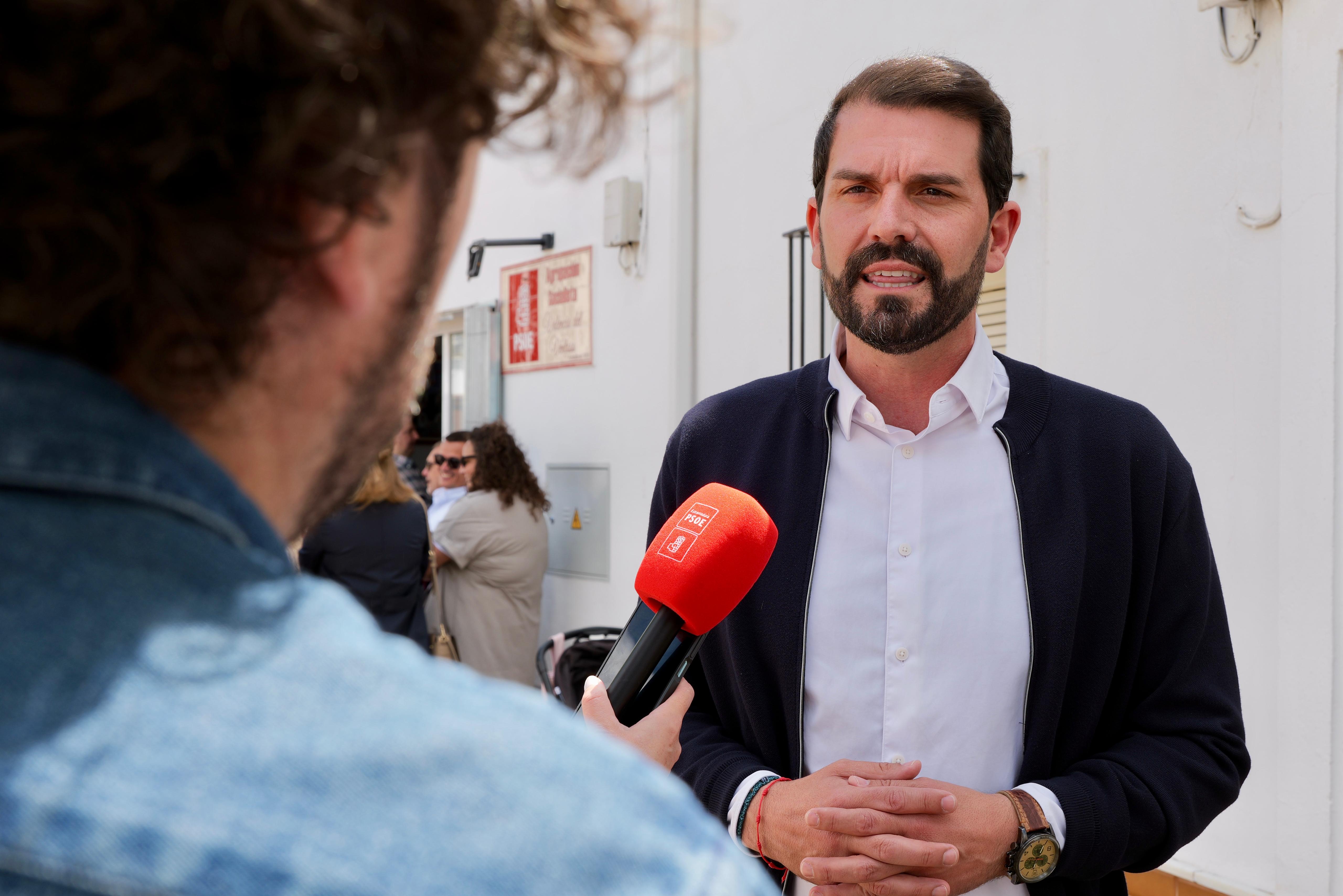 Sánchez Cotrina reivindica el legado de Fernández Vara y promete “devolver la dignidad a la política frente a la polarización del PP y Vox” Sánchez Cotrina reivindica el legado de Fernández Vara y promete “devolver la dignidad a la política frente a la polarización del PP y Vox”