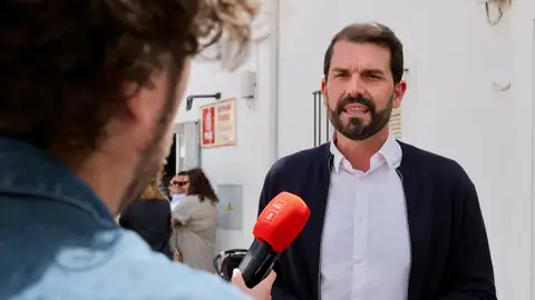 Sánchez Cotrina reivindica el legado de Fernández Vara y promete “devolver la dignidad a la política frente a la polarización del PP y Vox” Sánchez Cotrina reivindica el legado de Fernández Vara y promete “devolver la dignidad a la política frente a la polarización del PP y Vox”