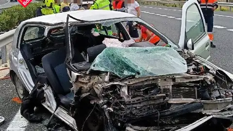 Uno de los vehículos siniestrados en Tibi Uno de los vehículos siniestrados en Tibi
