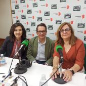 Elena Llario (Apafes), Alfonso Gutiérrez (Lavorbalía) y Consoli Romero (Onda Cero)