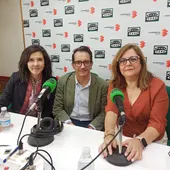 Elena Llario (Apafes), Alfonso Gutiérrez (Lavorbalía) y Consoli Romero (Onda Cero) Elena Llario (Apafes), Alfonso Gutiérrez (Lavorbalía) y Consoli Romero (Onda Cero)