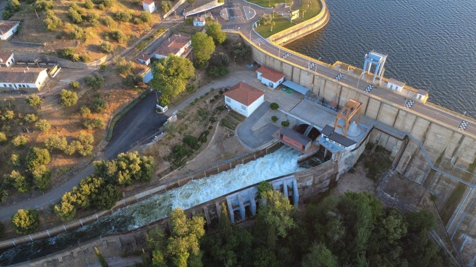 Usuarios del Canal de Orellana inicia la campaña de riego con una dotación estable y apela al uso eficiente del agua Usuarios del Canal de Orellana inicia la campaña de riego con una dotación estable y apela al uso eficiente del agua