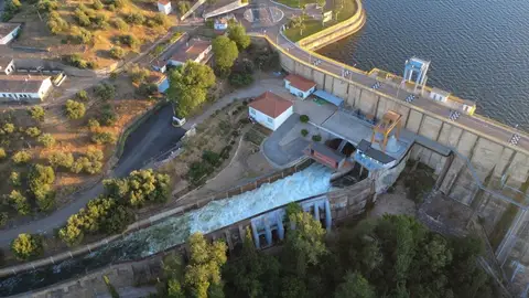 Usuarios del Canal de Orellana inicia la campaña de riego con una dotación estable y apela al uso eficiente del agua Usuarios del Canal de Orellana inicia la campaña de riego con una dotación estable y apela al uso eficiente del agua