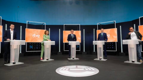 Los candidatos de los cinco partidos con representaci&oacute;n parlamentaria -PP, PSOE, Vox, Por Andaluc&iacute;a y Adelante Andaluc&iacute;a