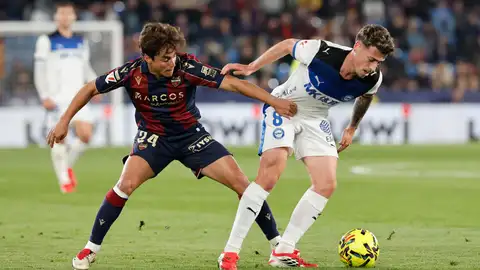 La amarga despedida de Carlos Álvarez, lesionado en el tobillo tras una difícil temporada La amarga despedida de Carlos Álvarez, lesionado en el tobillo tras una difícil temporada