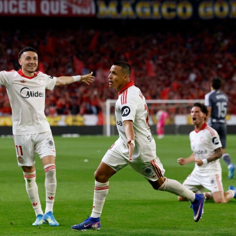 Alexis Sánchez celebra su gol a la Real Sociedad.