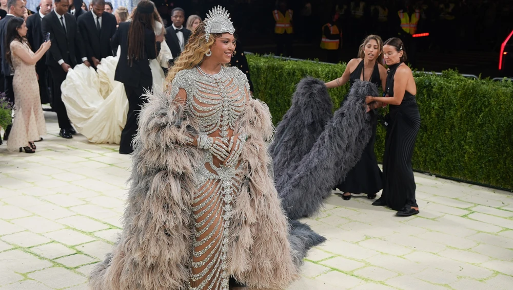La cantante estadounidense Beyoncé posa durante la alfombra blanca de la Met Gala en Nueva York La cantante estadounidense Beyoncé posa durante la alfombra blanca de la Met Gala en Nueva York