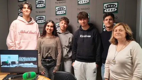 Alumnos del IES Cardenal Cisneros de Alcalá de Henares colaboran con el maratón de donación de sangre del Hospital Universitario Príncipe de Asturias Alumnos del IES Cardenal Cisneros en los estudios de Más de uno Alcalá