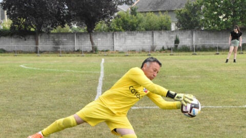 &Aacute;ngel Mateos, titular a los 70 a&ntilde;os en un partido de Tercera RFEF: "Me vi muy bien"