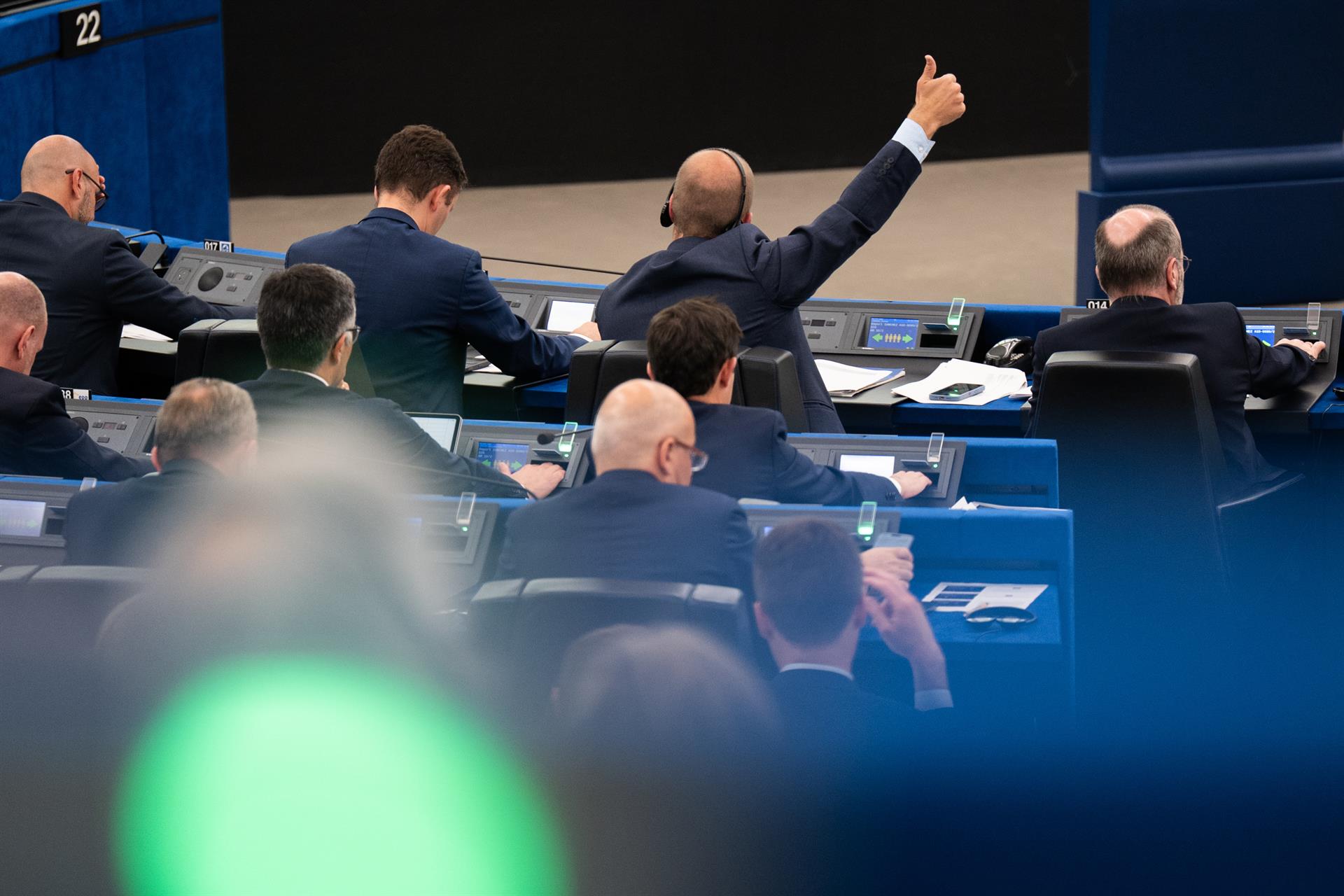 La Eurocámara pide reconsiderar el cierre de Almaraz y una evaluación "rigurosa" de su impacto en Extremadura La Eurocámara pide reconsiderar el cierre de Almaraz y una evaluación "rigurosa" de su impacto en Extremadura