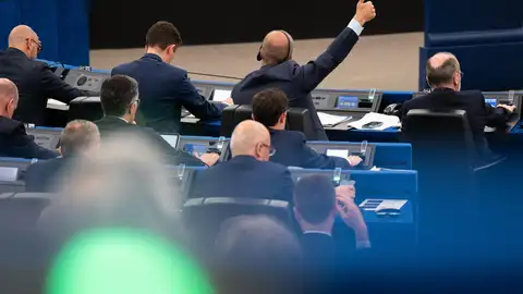 La Eurocámara pide reconsiderar el cierre de Almaraz y una evaluación "rigurosa" de su impacto en Extremadura La Eurocámara pide reconsiderar el cierre de Almaraz y una evaluación "rigurosa" de su impacto en Extremadura