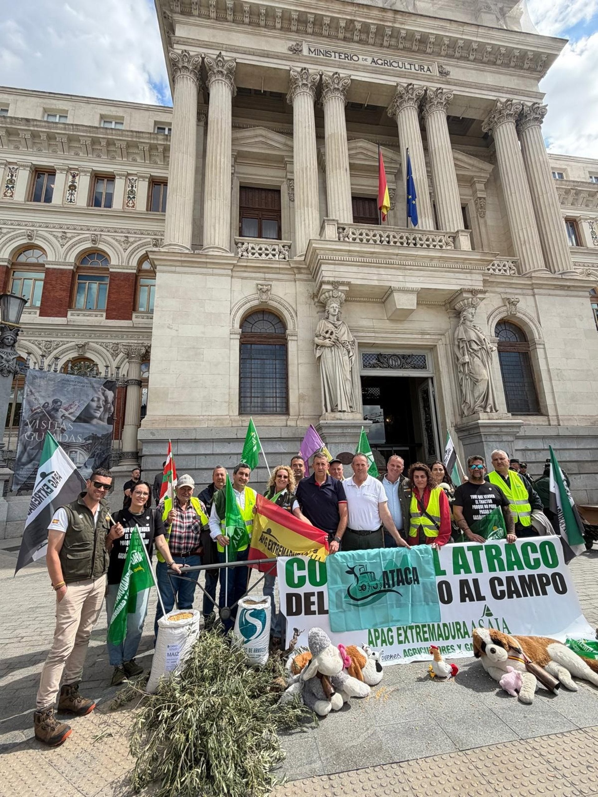 APAG Extremadura Asaja defiende en su "acampada reivindicativa" en Madrid la "preferencia comunitaria" para el campo APAG Extremadura Asaja defiende en su "acampada reivindicativa" en Madrid la "preferencia comunitaria" para el campo