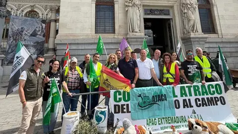 APAG Extremadura Asaja defiende en su "acampada reivindicativa" en Madrid la "preferencia comunitaria" para el campo APAG Extremadura Asaja defiende en su "acampada reivindicativa" en Madrid la "preferencia comunitaria" para el campo