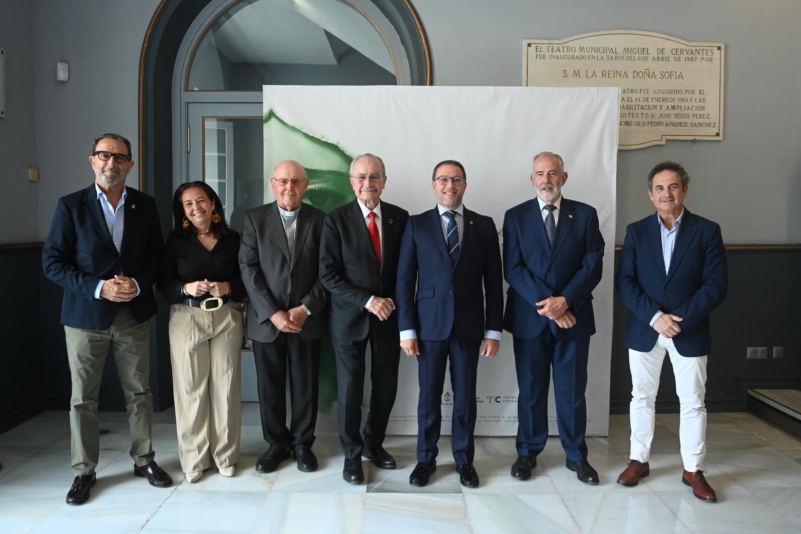 La Esperanza llena el Teatro Cervantes en el estreno de su documental sobre la histórica procesión de Roma La Esperanza llena el Teatro Cervantes en el estreno de su documental sobre la histórica procesión de Roma