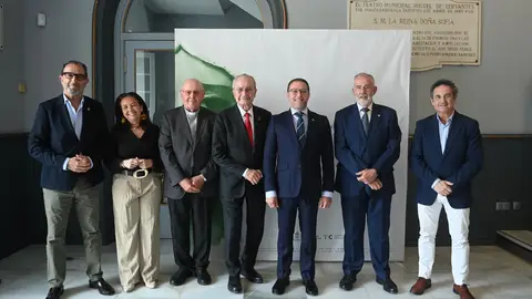 La Esperanza llena el Teatro Cervantes en el estreno de su documental sobre la histórica procesión de Roma La Esperanza llena el Teatro Cervantes en el estreno de su documental sobre la histórica procesión de Roma