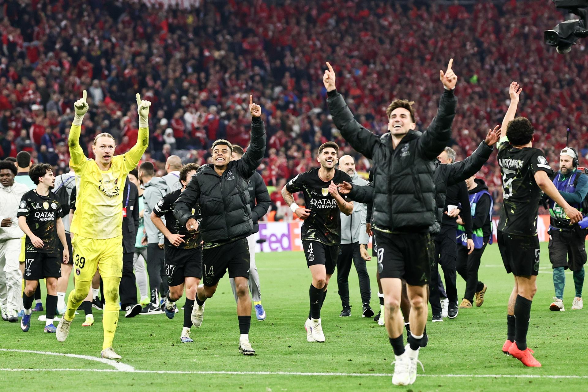 Los jugadores del PSG celebran el pase a la final de la Champions Los jugadores del PSG celebran el pase a la final de la Champions