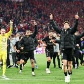 Los jugadores del PSG celebran el pase a la final de la Champions