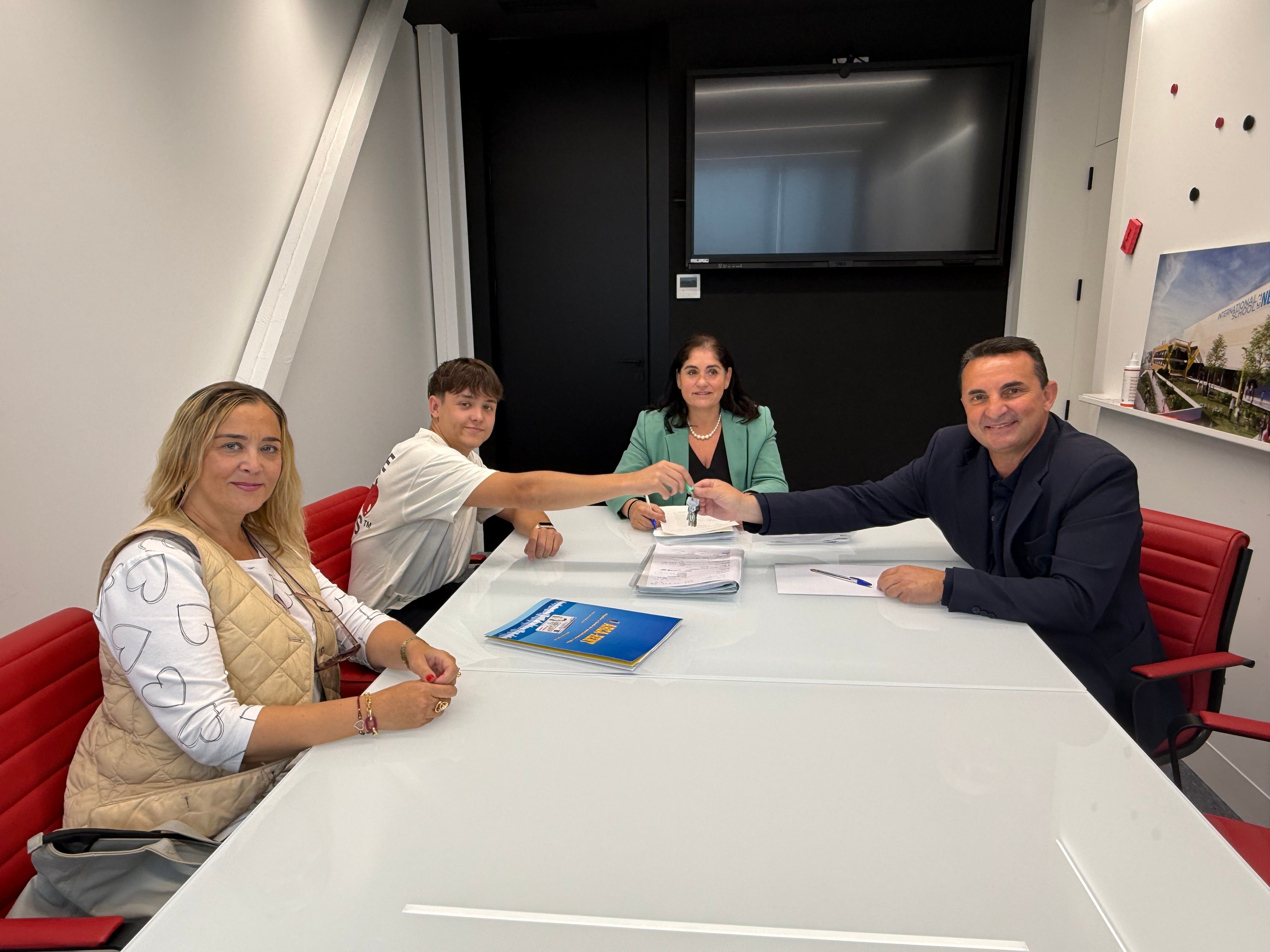 La Nucía entrega las llaves de las 3 primeras Viviendas para Jóvenes La Nucía entrega las llaves de las 3 primeras Viviendas para Jóvenes