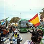 La afición del Elche, en el recibimiento al autobús en el partido ante el Mallorca. La afición del Elche, en el recibimiento al autobús en el partido ante el Mallorca.