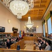 El pleno municipal aprueba definitivamente los presupuestos de Santiago tras desestimarse las alegaciones con el 'sí' de las no adscritas