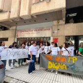 Concentración de la comunidad educativa del IES Victoria Kent en Alicante.