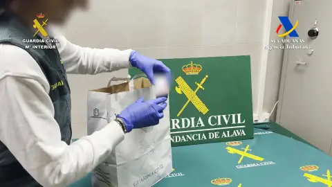 Detenido en Bilbao un profesional del sector sanitario por comprar botox ilegal por internet Detenido en Bilbao un profesional del sector sanitario por comprar botox ilegal por internet