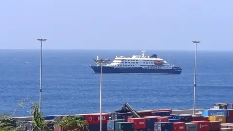 Imagen del crucero con los casos de hantavirus. Imagen del crucero con los casos de hantavirus.