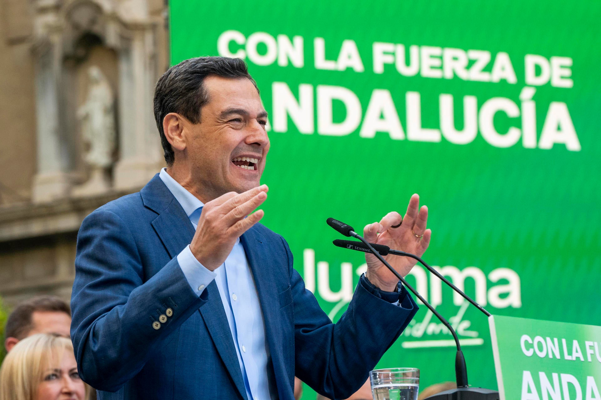 Juanma Moreno interviene durante un acto de campaña en Granada. Juanma Moreno interviene durante un acto de campaña en Granada.