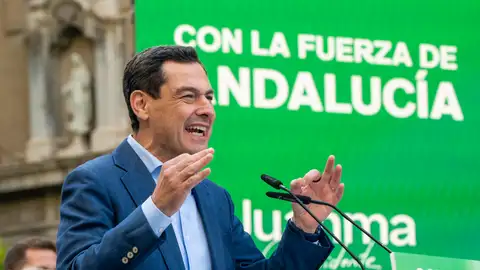 Juanma Moreno interviene durante un acto de campaña en Granada. Juanma Moreno interviene durante un acto de campaña en Granada.