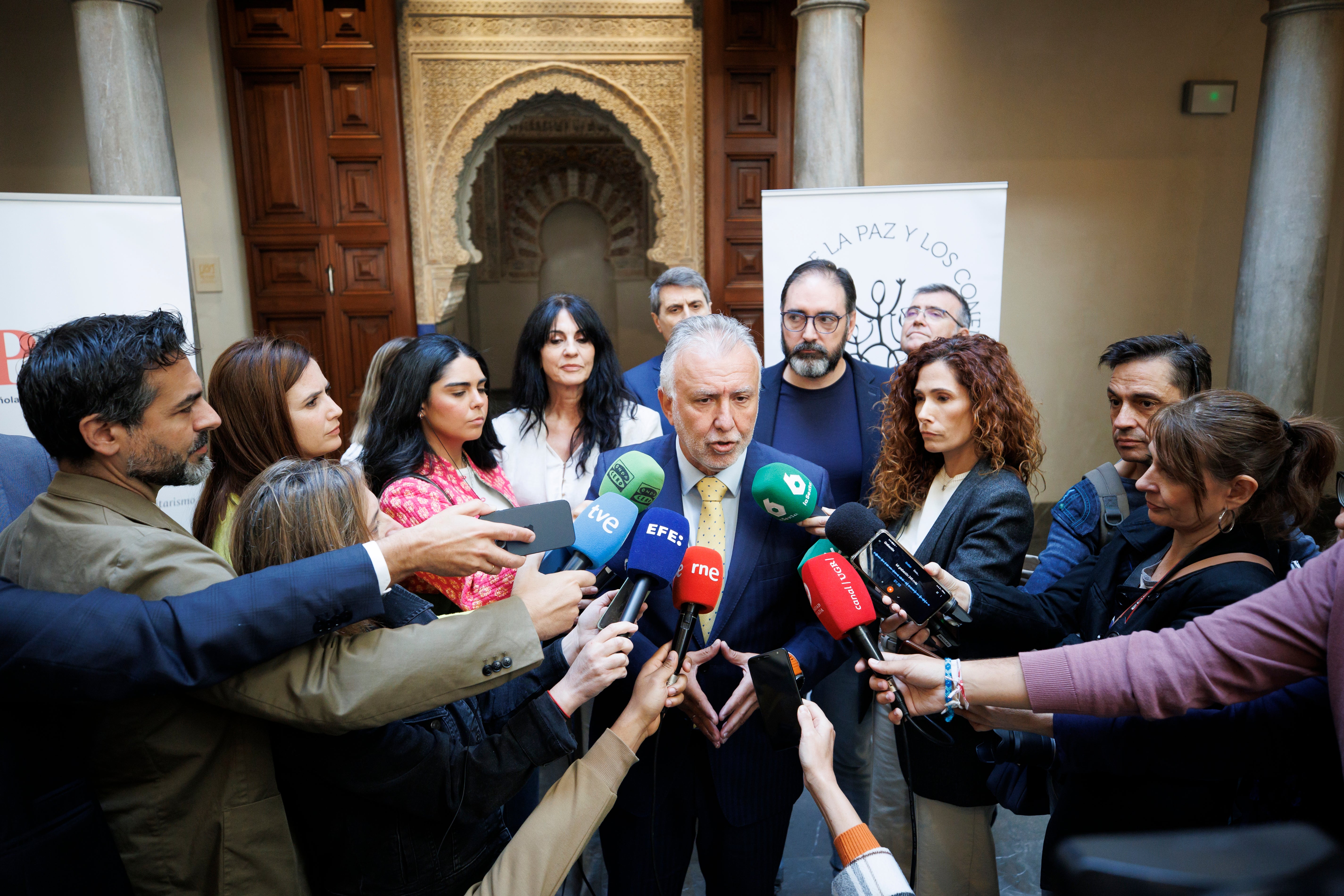 Torres llama a la calma en Canarias ante el crucero con hantavirus y comprende la inquietud Torres llama a la calma en Canarias ante el crucero con hantavirus y comprende la inquietud