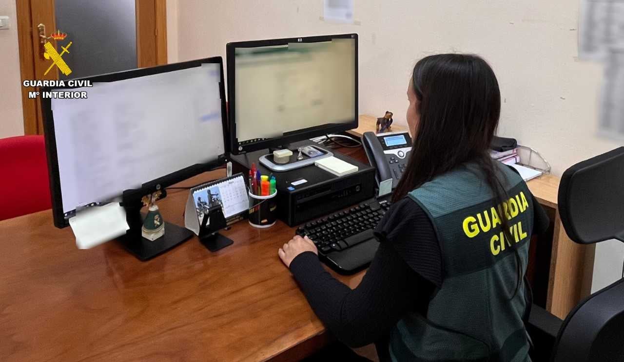 Dos investigados en Palencia por estafar online más de 8000 € Dos investigados en Palencia por estafar online más de 8000 €