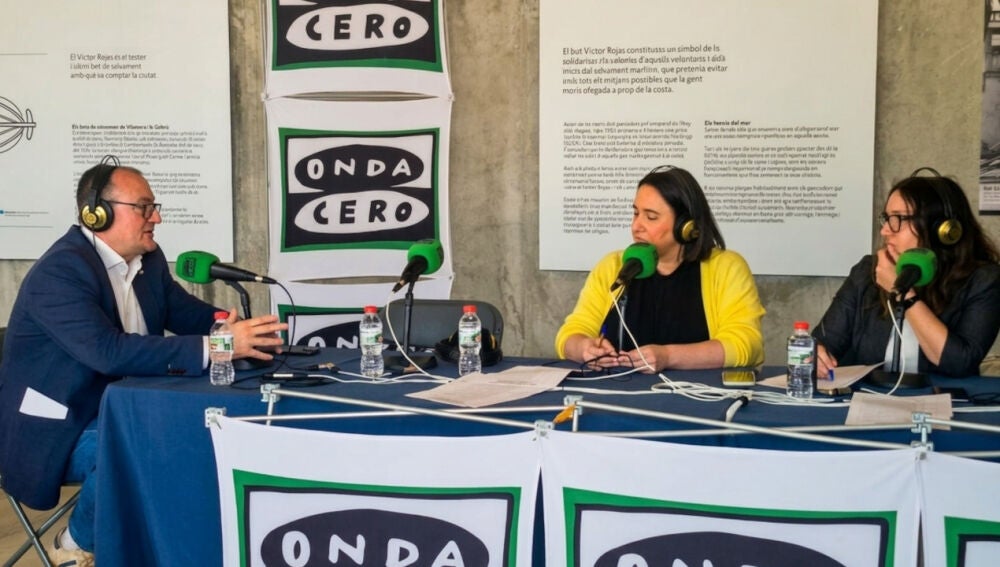 Juan Luis Ruiz López, alcalde de Vilanova i la Geltrú, durant l'entrevista que li han fet Miriam Franch i Núria Mora