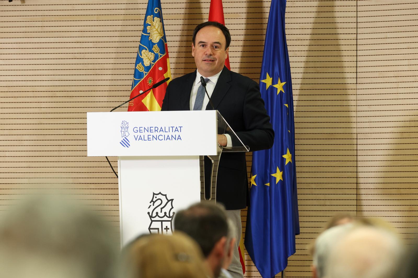 Pérez Llorca defiende una Europa que “no ponga palos en las ruedas” a la cerámica Pérez Llorca defiende una Europa que “no ponga palos en las ruedas” a la cerámica