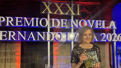 Marta Platel gana el Premio Fernando Lara de Novela 2026 con 'El baile de las criadas' Marta Platel con el Premio Fernando Lara de Novela 2026.