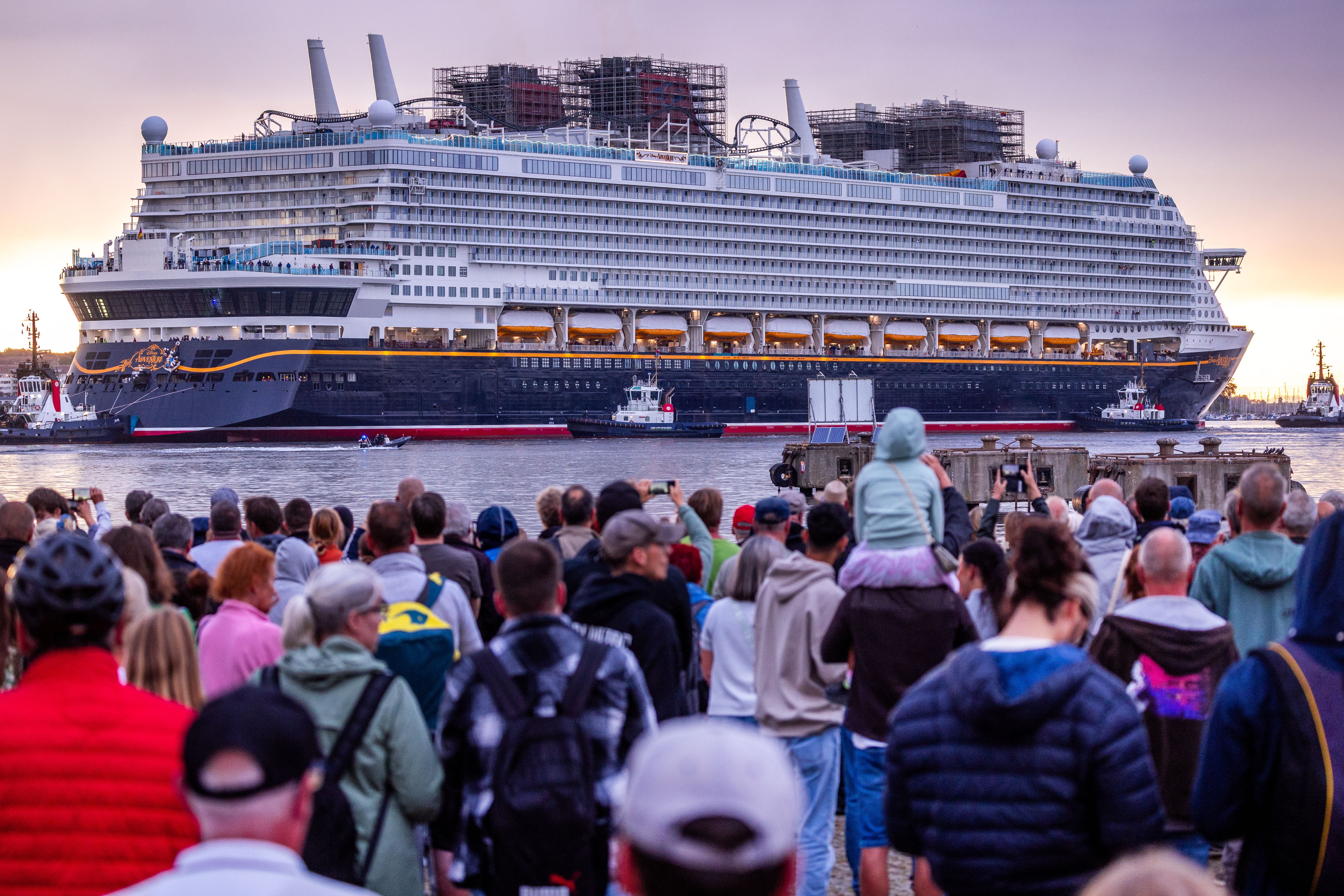 Detenidos 28 trabajadores de los cruceros Disney por delitos de pornografía infantil Detenidos 28 trabajadores de los cruceros Disney por delitos de pornografía infantil