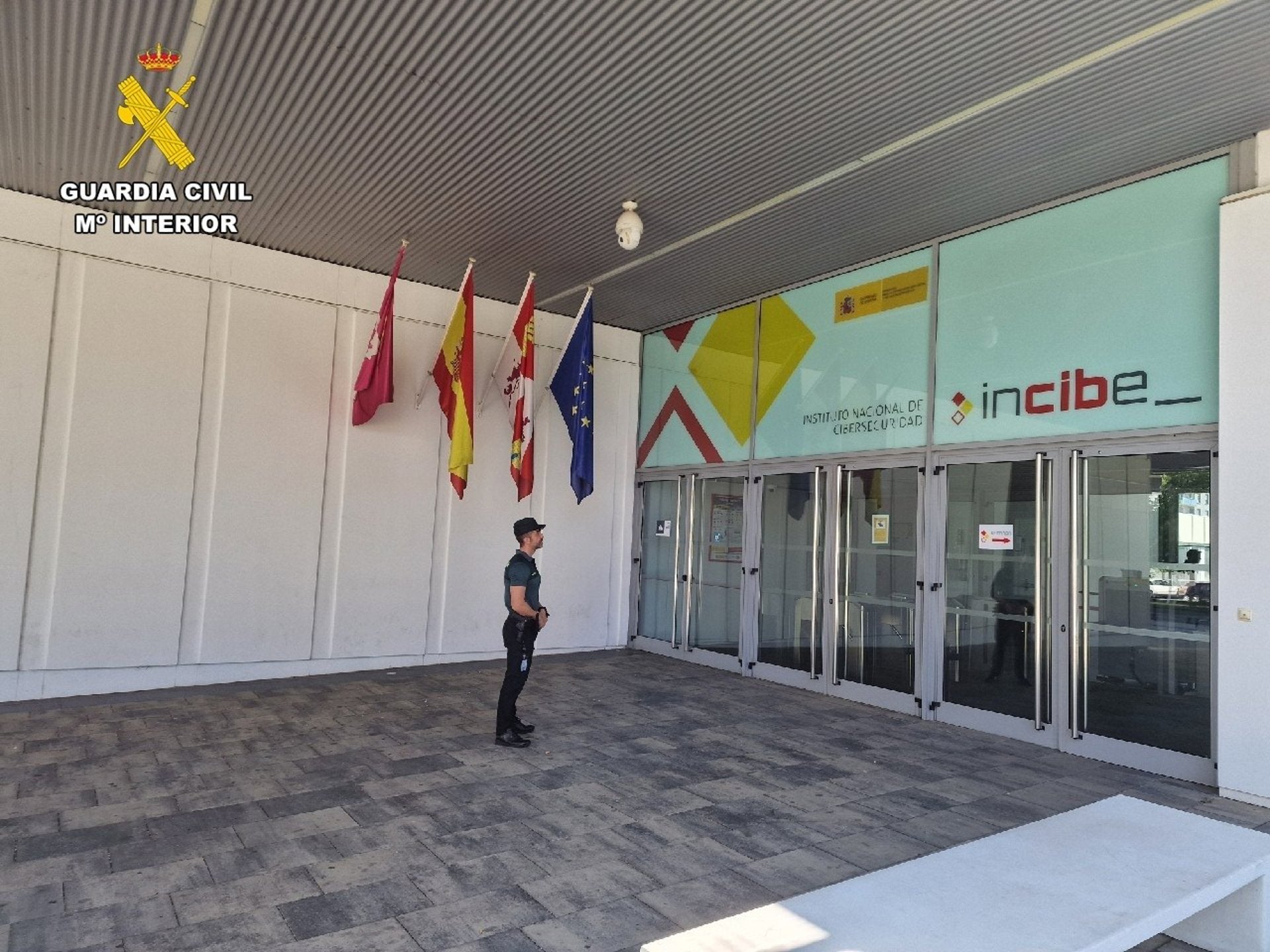 Guardia Civil esclarece una estafa de más de 30.000 euros mediante una falsa oferta de empleo Guardia Civil esclarece una estafa de más de 30.000 euros mediante una falsa oferta de empleo