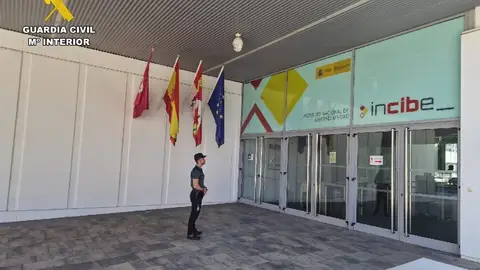 Guardia Civil esclarece una estafa online de más de 30.000 euros Guardia Civil esclarece una estafa online de más de 30.000 euros