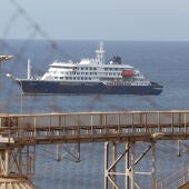 Así será la evacuación de los pasajeros del MV Hondius cuando fondee en Tenerife: en lanchas al puerto y por carretera al avión