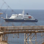 Así será la evacuación de los pasajeros del MV Hondius cuando fondee en Tenerife: en lanchas al puerto y por carretera al avión Así será la evacuación de los pasajeros del MV Hondius cuando fondee en Tenerife: en lanchas al puerto y por carretera al avión