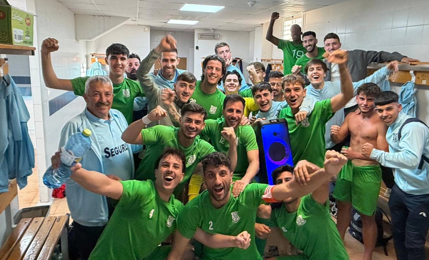 El CD Almoradí defiende el liderato y el Sporting Jacarilla acaricia el ascenso en un fin de semana decisivo para el fútbol regional El CD Almoradí defiende el liderato y el Sporting Jacarilla acaricia el ascenso en un fin de semana decisivo para el fútbol regional